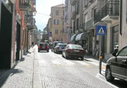 Attraversamento rialzato in via Umberto I